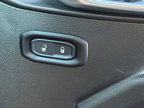 Used 2024 Jeep Wrangler Unlimited Sport AWD/4WD image 21