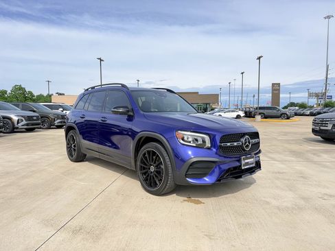 Used 2021 Mercedes-Benz GLB 250 image 3
