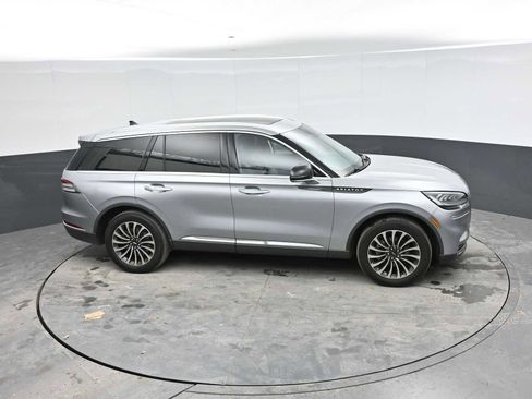 Used 2023 Lincoln Aviator AWD w/ Premium Package image 18