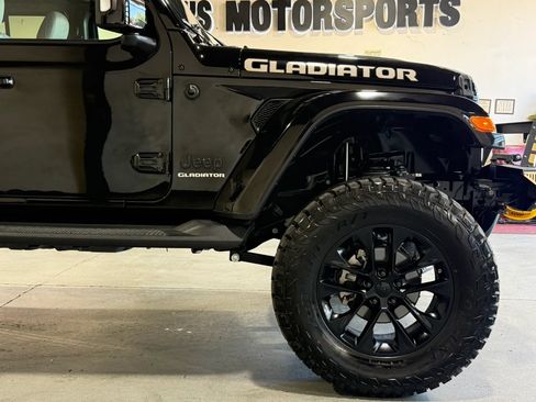 Used 2022 Jeep Gladiator Overland AWD/4WD image 14
