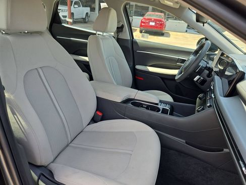 Used 2025 Hyundai Sonata SEL FWD image 30