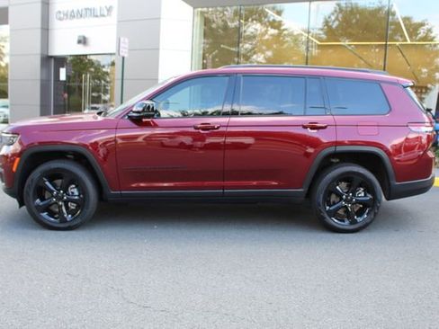 Used 2025 Jeep Grand Cherokee L Limited w/ Black Appearance Package image 6