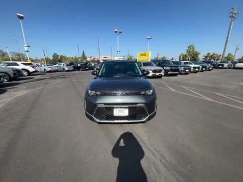 Used 2025 Kia Soul LX w/ LX Technology Package FWD image 4