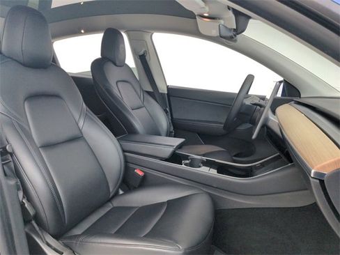 Used 2021 Tesla Model Y Long Range image 38