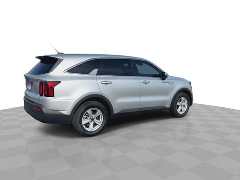 Used 2021 Kia Sorento LX image 9