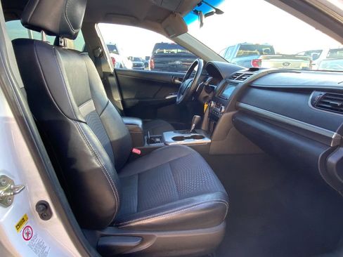 Used 2014 Toyota Camry SE image 18