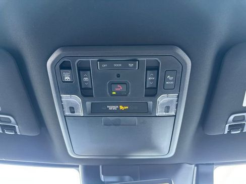 Used 2025 Toyota Tundra Platinum AWD/4WD image 40