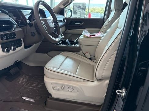 Used 2025 GMC Yukon XL Denali w/ Denali Reserve Package RWD image 5