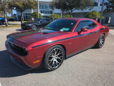 Used 2014 Dodge Challenger R/T image 9