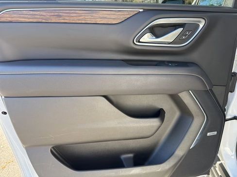 Used 2024 Chevrolet Suburban Premier image 26