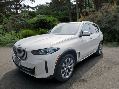 Used 2026 BMW X5 xDrive40i AWD/4WD image 3