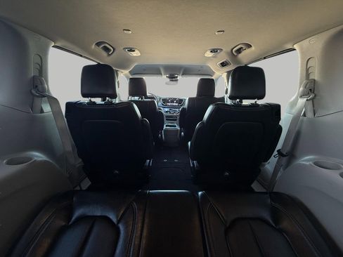 Used 2024 Chrysler Pacifica Touring-L image 28