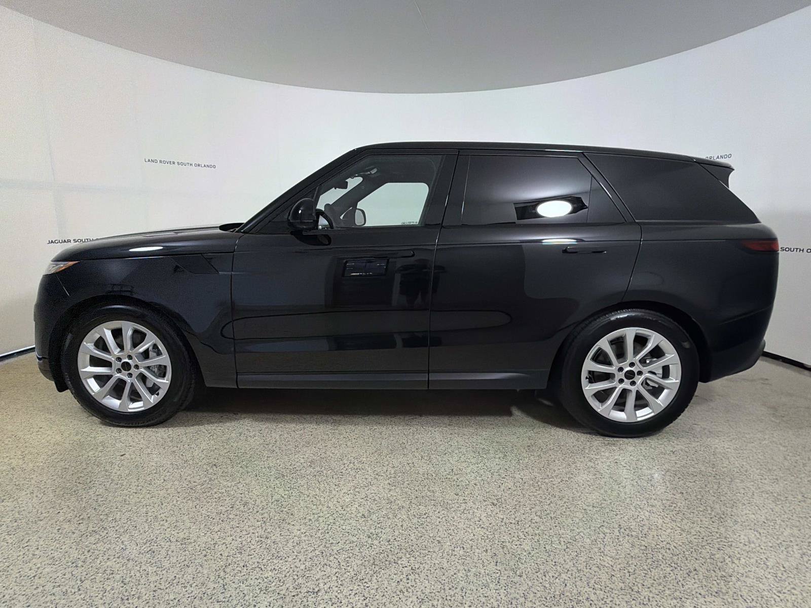 New 2026 Land Rover Range Rover Sport SE AWD/4WD image 2