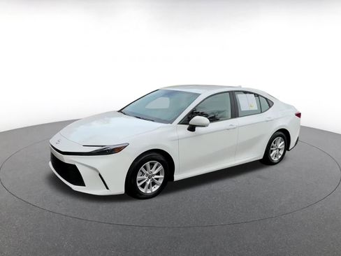 Used 2025 Toyota Camry LE image 8