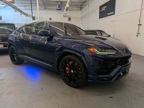 Used 2020 Lamborghini Urus AWD/4WD image 2