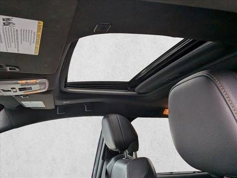 Used 2025 Toyota Sienna XLE Woodland Edition image 18