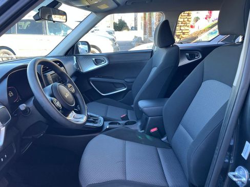 Used 2025 Kia Soul LX w/ LX Technology Package image 24
