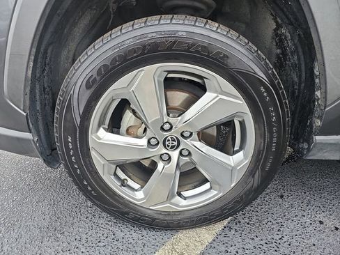 Used 2021 Toyota RAV4 XLE Premium image 34