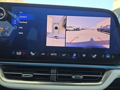 Used 2024 Chevrolet Equinox EV LT FWD image 15