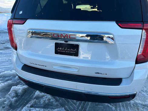 Used 2021 GMC Yukon SLT w/ SLT Premium Package image 13