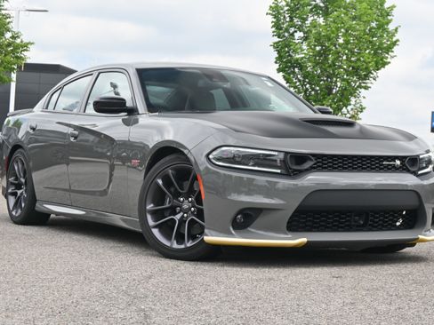 Used 2023 Dodge Charger Scat Pack w/ Technology Group RWD image 2
