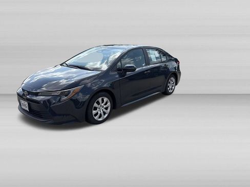 Used 2025 Toyota Corolla LE FWD image 9