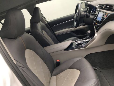 Used 2018 Toyota Camry XLE FWD image 21