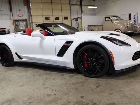 Used 2016 Chevrolet Corvette Z06 w/ 3LZ Preferred Equipment Group RWD image 23