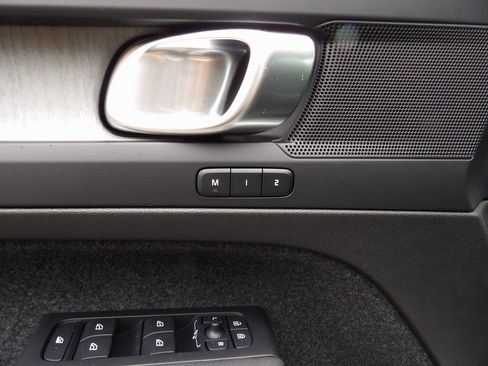 New 2025 Volvo XC40 B5 Core w/ Protection Package Premier image 10