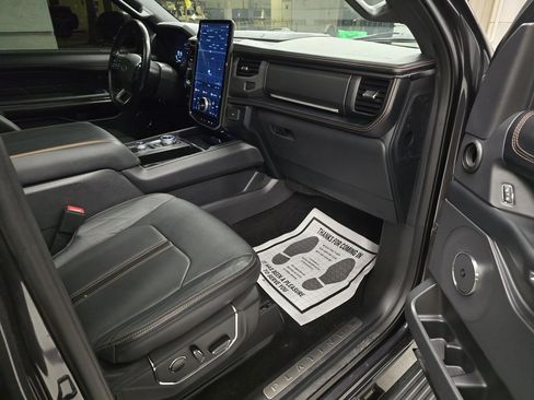 Used 2023 Ford Expedition Platinum image 38