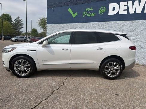 Used 2018 Buick Enclave Avenir w/ Avenir Technology Package AWD/4WD image 2