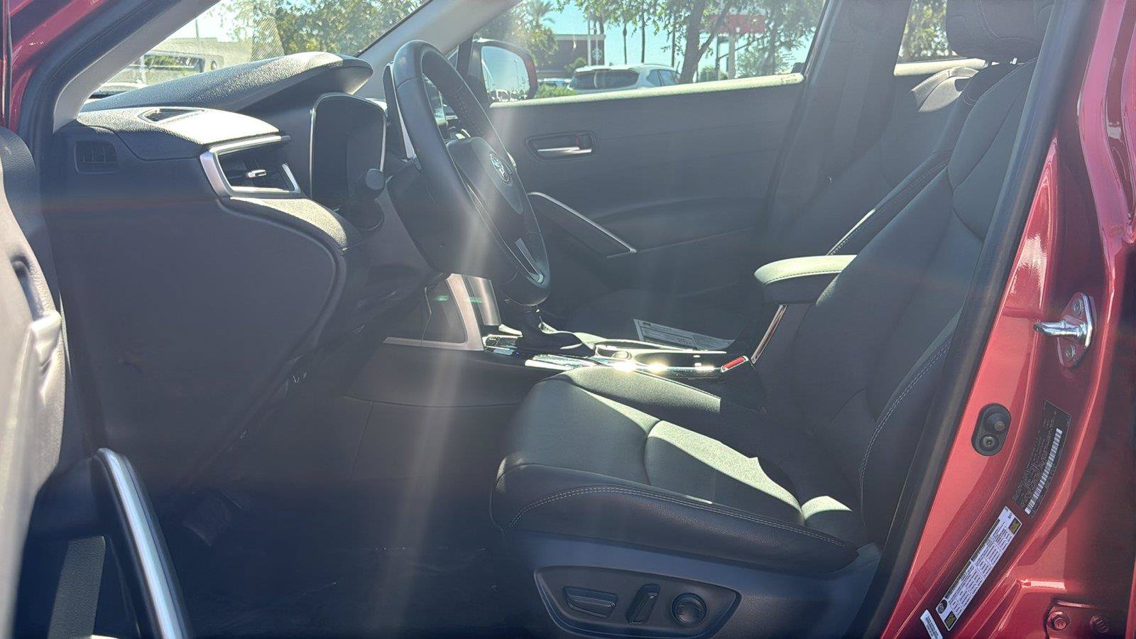 Used 2025 Toyota Corolla Cross XLE w/ Convenience Package FWD image 27