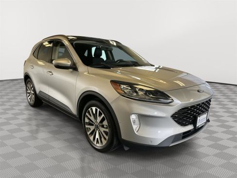 Used 2020 Ford Escape Titanium w/ Titanium Premium Package 2.0 image 4