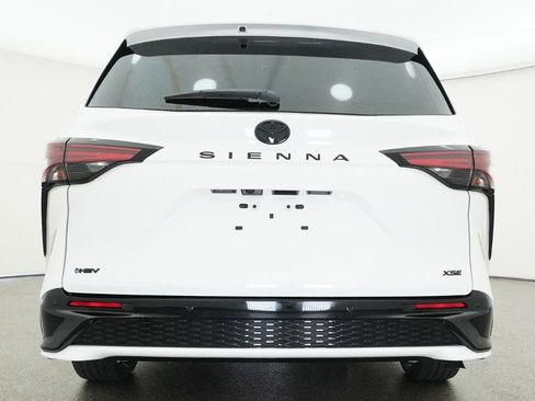 New 2026 Toyota Sienna XSE FWD image 30