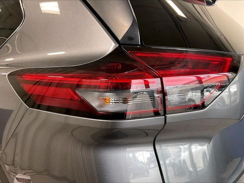 Used 2023 Nissan Rogue SV AWD/4WD image 34