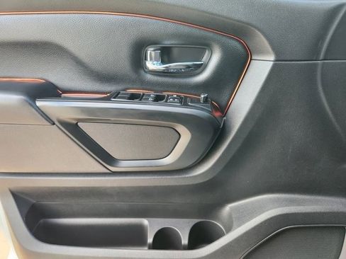 Used 2018 Nissan Titan SV w/ SV Convenience Package image 22