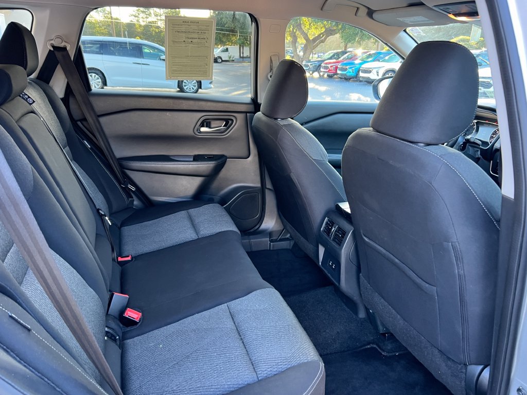Used 2025 Nissan Rogue SV AWD/4WD image 13