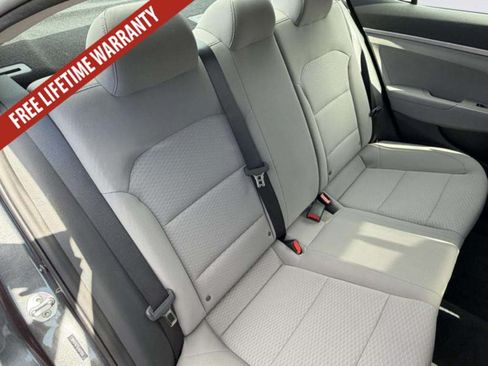 Used 2020 Hyundai Elantra SE FWD image 20