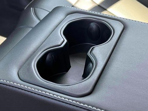 Used 2023 Jeep Grand Cherokee 4WD 4xe w/ Luxury Tech Group II image 15