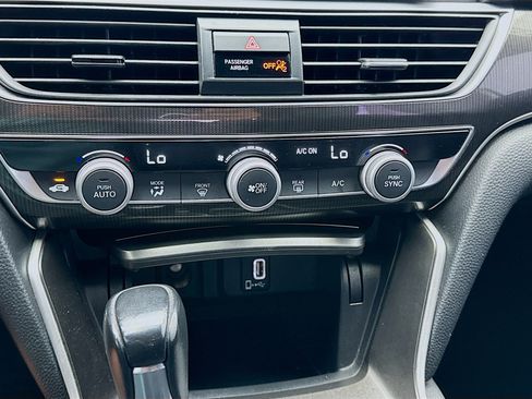 Used 2018 Honda Accord Sport image 12