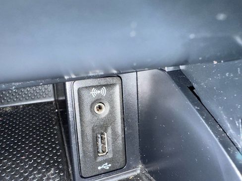 Used 2016 Volkswagen e-Golf SEL Premium w/ Driver Assistance Package image 30