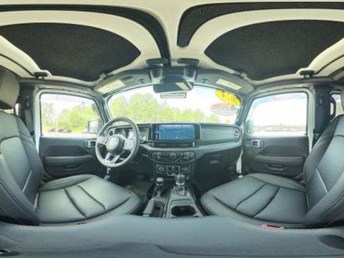 Used 2024 Jeep Wrangler Unlimited Sahara w/ Technology Group AWD/4WD image 32