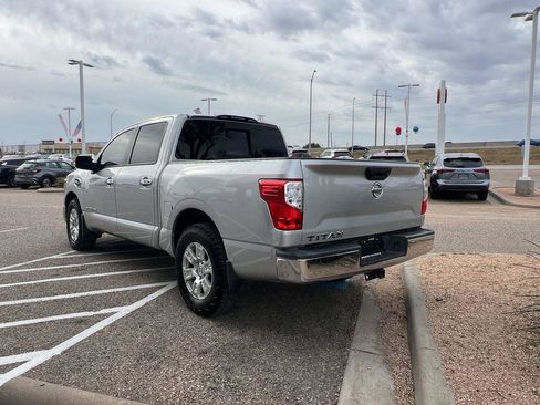 Used 2017 Nissan Titan SV image 3