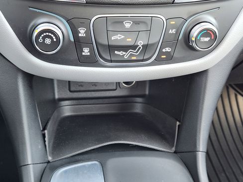 Used 2020 Chevrolet Equinox LS image 14