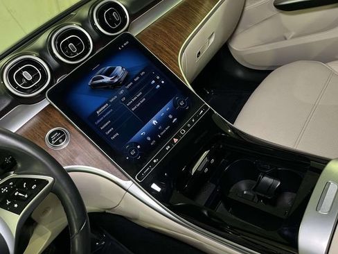 Used 2025 Mercedes-Benz C 300 Sedan image 34