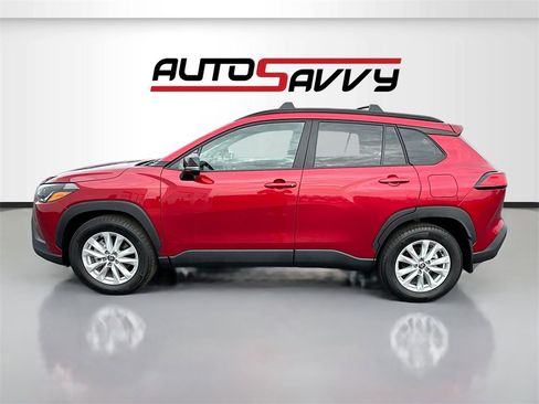 Used 2025 Toyota Corolla Cross LE w/ Moonroof Package image 4