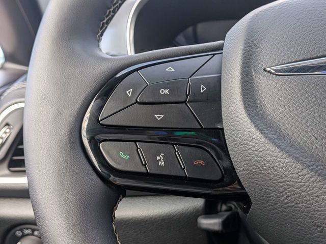 Used 2025 Chrysler Pacifica Limited FWD image 31