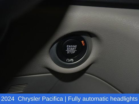 Used 2024 Chrysler Pacifica Touring-L FWD image 14