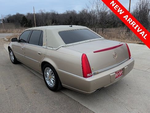 Used 2006 Cadillac DTS Base w/ Trunk Convenience Package image 5