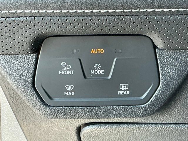 Used 2025 Volkswagen Atlas SE FWD image 33